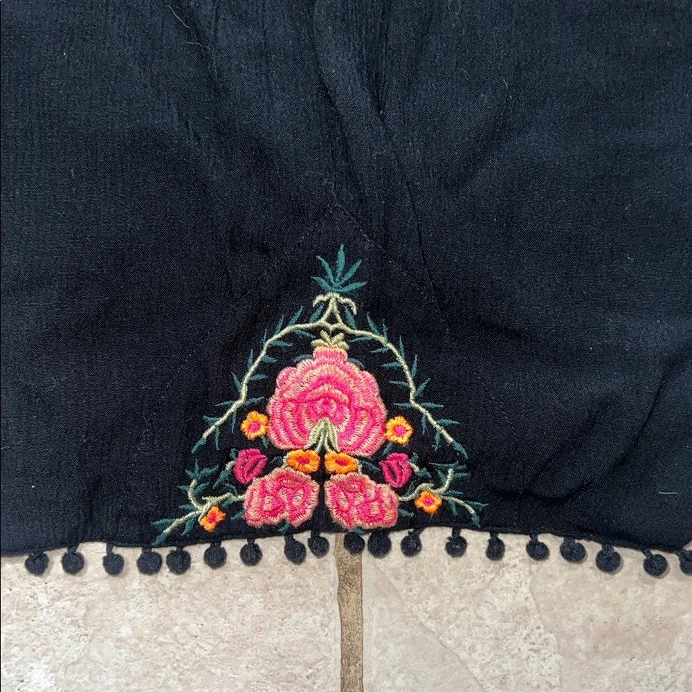 Blue Rain Black Shorts with Floral Embroidery Size M
